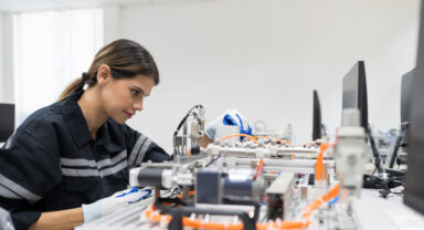 researcher working on innovation via Forschungszulage